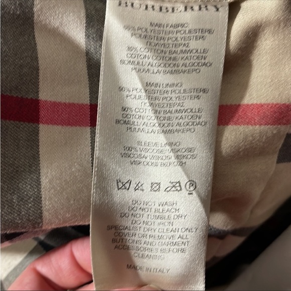 BURBERRY Double Breasted Trench Coat with pleated skirt in great condition - Picture 8 of 12